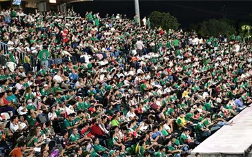 Afici&oacute;n tabasque&ntilde;a llena de alegr&iacute;a el Estadio Centenario con la victoria del 'Tri'