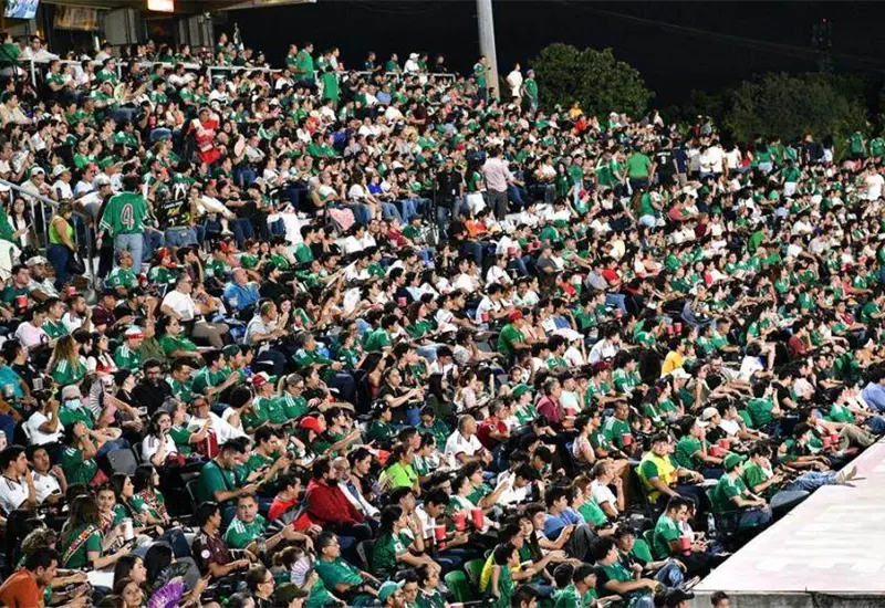 Afici&oacute;n tabasque&ntilde;a llena de alegr&iacute;a el Estadio Centenario con la victoria del 'Tri'