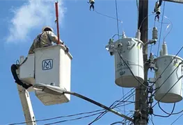 Atienden comunidades afectadas por problemas en suministro el&eacute;ctrico en Tabasco