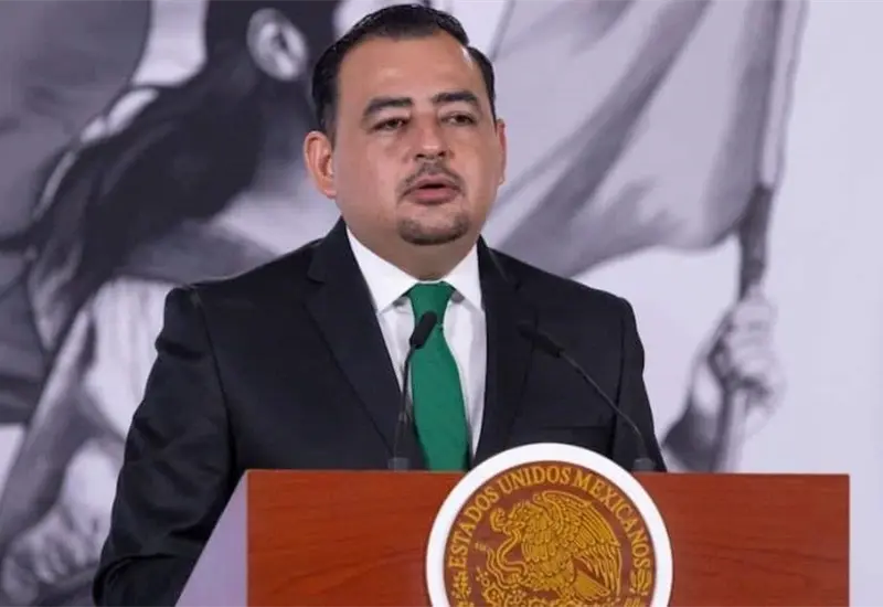 Julio Le&oacute;n anuncia convocatoria para becas federales en septiembre de 2026