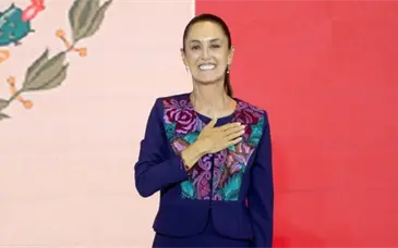 Claudia Sheinbaum, primera presidenta de M&eacute;xico, celebra 64 a&ntilde;os
