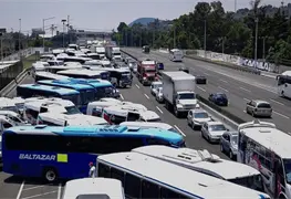Transportistas bloquean la M&eacute;xico-Pachuca