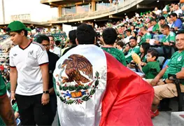 Afici&oacute;n tabasque&ntilde;a festeja la hist&oacute;rica victoria de M&eacute;xico en el Mundial