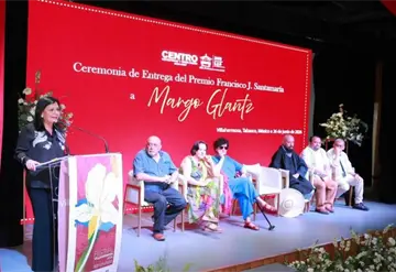 Reconocimiento a Margo Glantz con el Premio Francisco J. Santamar&iacute;a