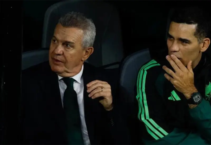 Javier Aguirre celebra la clasificaci&oacute;n de M&eacute;xico a octavos de final