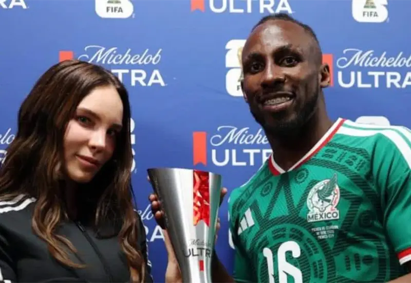 Juli&aacute;n Qui&ntilde;ones recibe segundo MVP del Mundial 2026