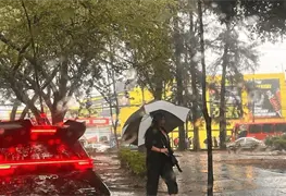 Caos vial y desbordamientos en Guadalajara