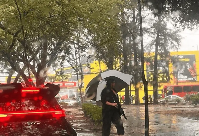 Caos vial y desbordamientos en Guadalajara