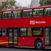Metrob&uacute;s CDMX y autob&uacute;s rojo Londres se enfrentan en la previa del Mundial 2026