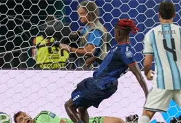 Albiceleste avanza en el Mundial tras partido de infarto