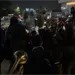 Aficionados mexicanos sorprenden con serenata en hotel de Inglaterra