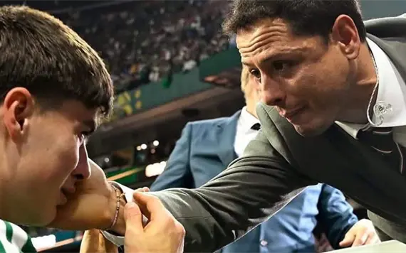 La Hormiga Gonz&aacute;lez conmueve al recibir apoyo de Chicharito en Mundial