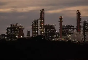 Claudia Sheinbaum apuesta por energ&iacute;as limpias y seguridad energ&eacute;tica en producci&oacute;n de petr&oacute;leo