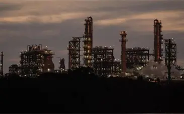 Claudia Sheinbaum apuesta por energ&iacute;as limpias y seguridad energ&eacute;tica en producci&oacute;n de petr&oacute;leo