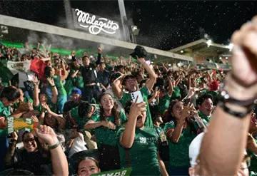 Estadio Centenario 27 de Febrero rebosa de pasi&oacute;n con aficionados tabasque&ntilde;os