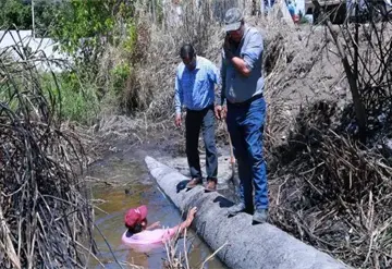 Incendio da&ntilde;a tuber&iacute;a de agua potable en Villahermosa-Frontera