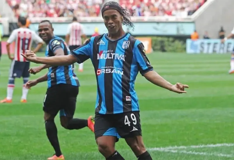 Quer&eacute;taro responde a felicitaci&oacute;n de Ronaldinho por aniversario 76