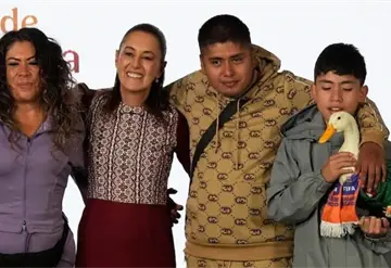 Emotivo apoyo: Pato Merl&iacute;n estrena vivienda del Bienestar