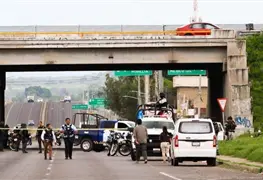 Tragedia en Le&oacute;n: Polic&iacute;a Municipal muere tras ca&iacute;da en distribuidor vial