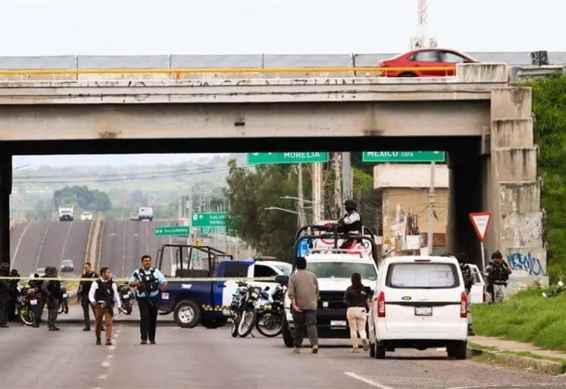 Tragedia en Le&oacute;n: Polic&iacute;a Municipal muere tras ca&iacute;da en distribuidor vial