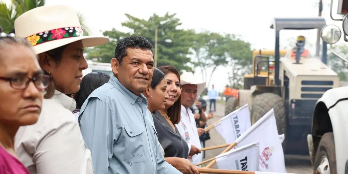 Javier May supervisa avances en obras de Huimanguillo
