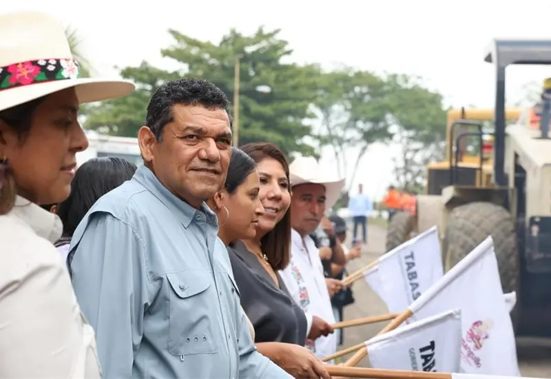 Javier May supervisa avances en obras de Huimanguillo