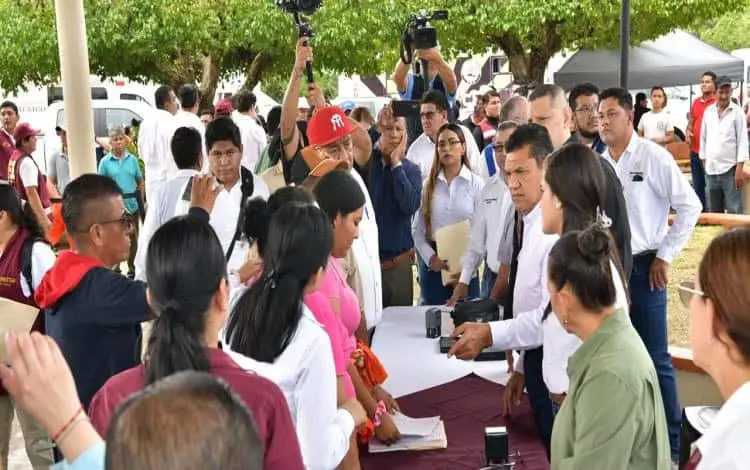 Javier May encabeza audiencias p&uacute;blicas comunitarias en Tabasco