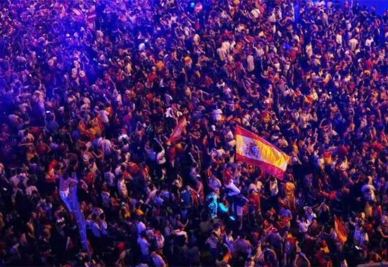 Menor muere tras colapso de fuente en celebraciones de Espa&ntilde;a