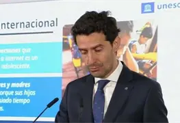 UNESCO alerta sobre riesgos del uso excesivo de pantallas en menores