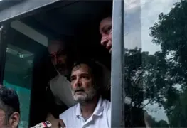 Rahul Gandhi detenido en protestas contra Modi
