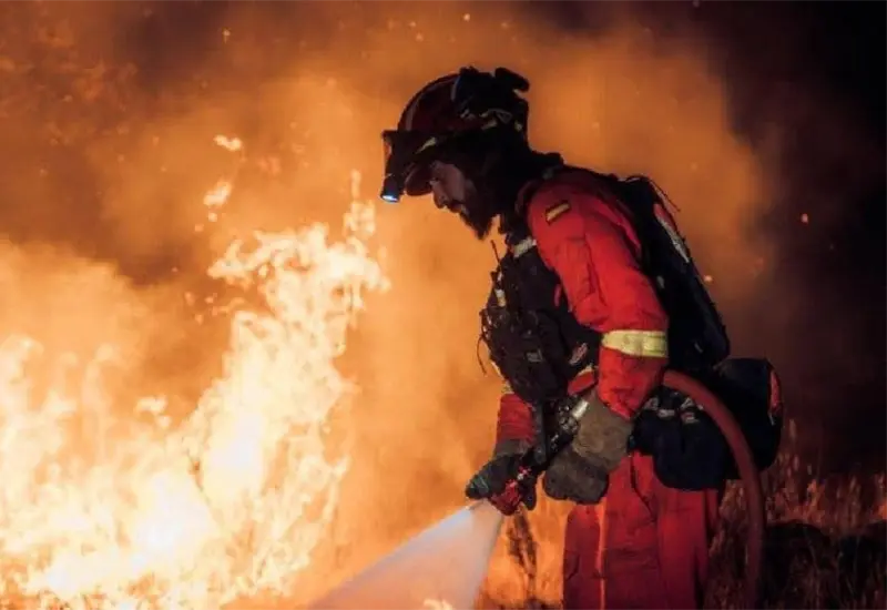 Incendio forestal en Francia obliga evacuar a 20 mil personas