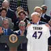 Afici&oacute;n de los Dodgers critica su visita a la Casa Blanca