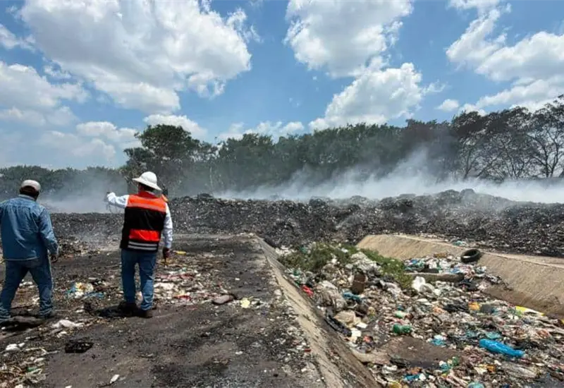 Acciones de extinci&oacute;n en estaci&oacute;n de transferencia tras control del incendio