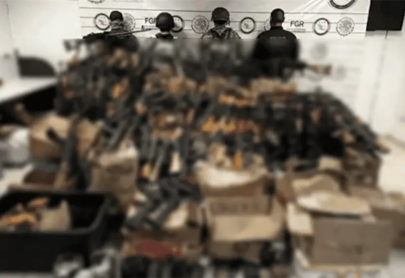 Operativo conjunto decomisa armas del C&aacute;rtel de Sinaloa